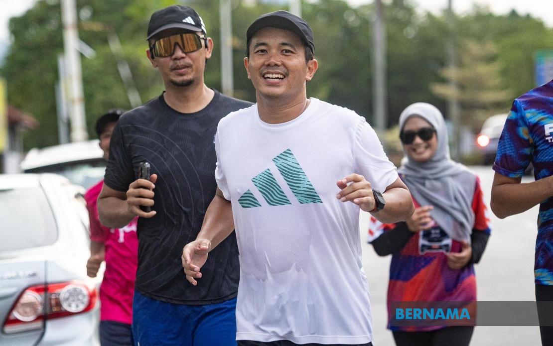 Animal Rights Activist Completes First Stage of 290km Parliament Run Despite Knee Injury