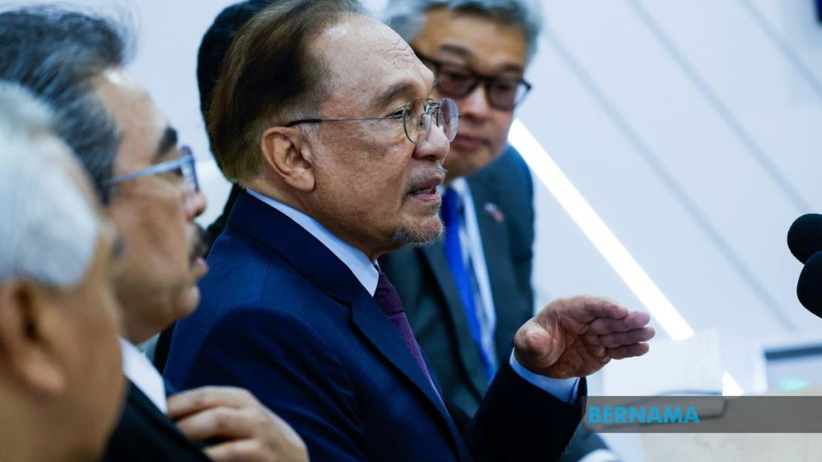 Anwar's Kazan Summit Cements Energy Pact with Russia, Eyes Long-term Supply Security