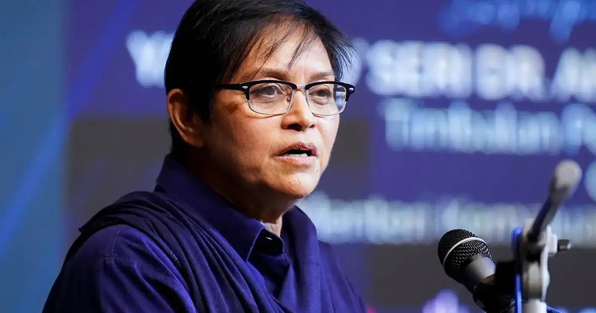 Malaysia Must Be Viewed as Permanent Home, Not Transit Hub, Azalina Tells PN
