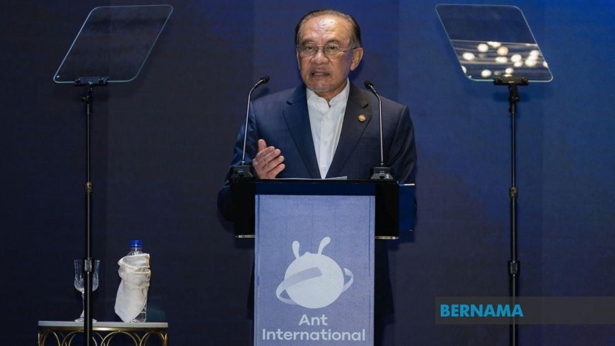Malaysia Must Accelerate AI Skills Push, Anwar Tells Nation