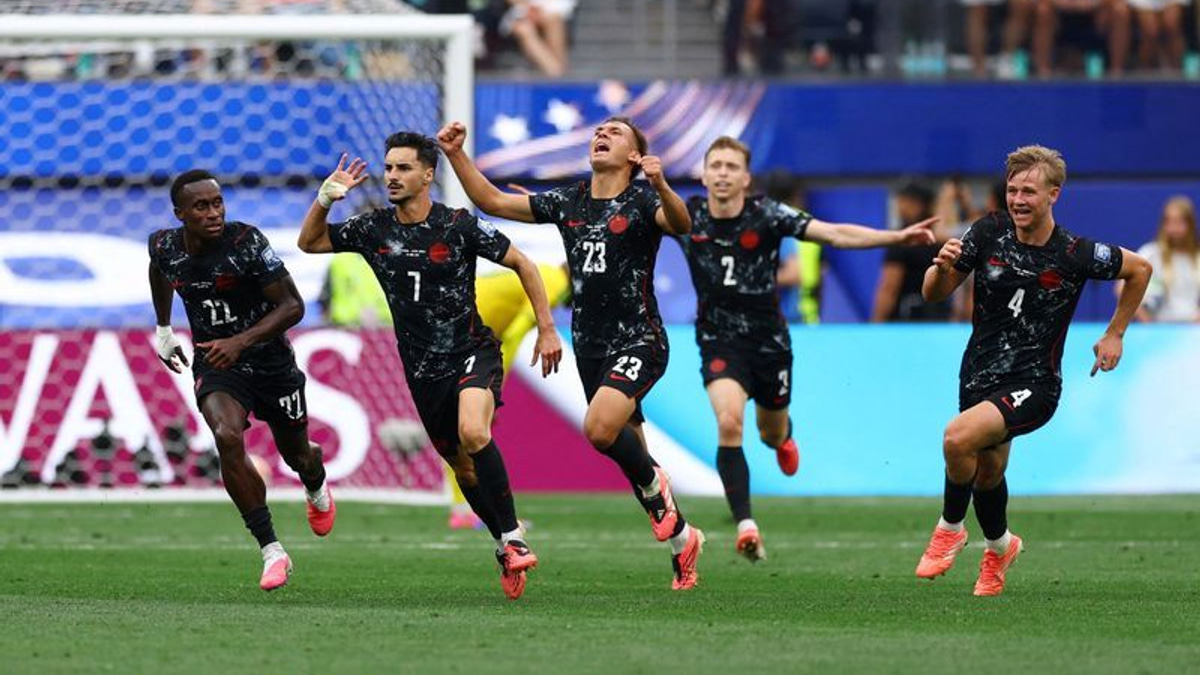 Eustaquio's dramatic stoppage-time goal sends Canada into World Cup knockout stages for first time