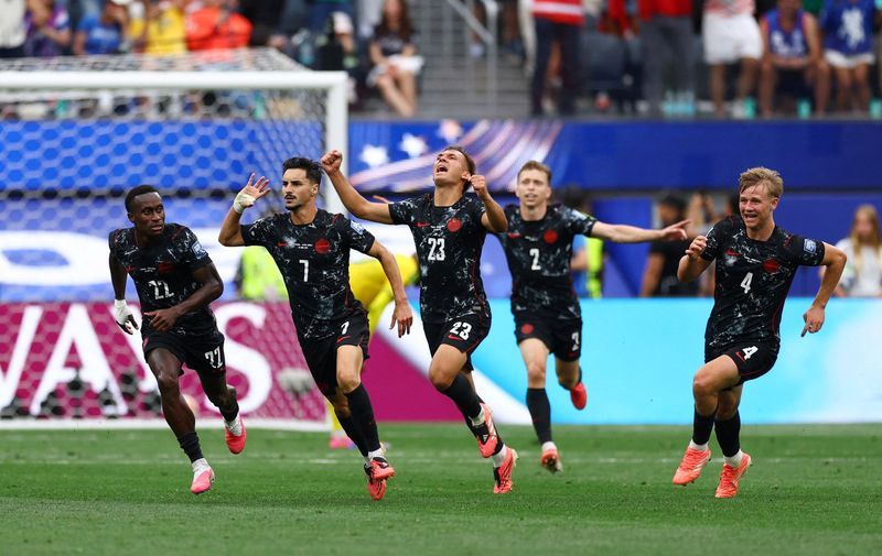 Eustaquio's dramatic stoppage-time goal sends Canada into World Cup knockout stages for first time
