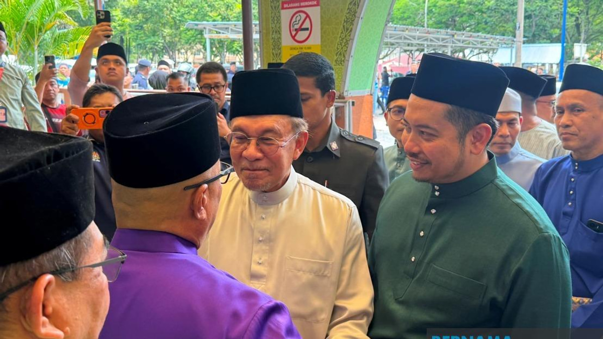 Azam Baki's NFCC Role Independent of MACC Tenure, PM Clarifies