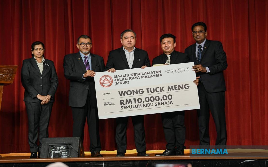 Lorry Driver Hailed as Hero After Saving 21 Bus Passengers Near Menora Tunnel