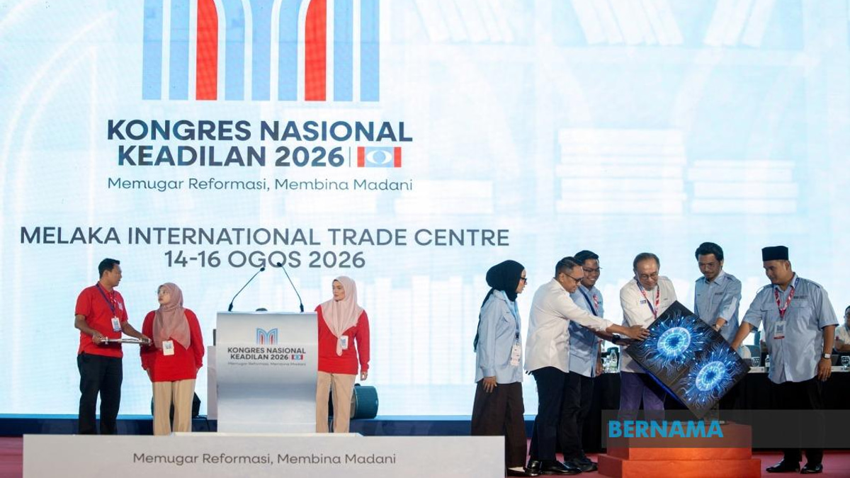 Anwar Launches AMK Ideological Framework to Guide Youth Leadership and Party Renewal