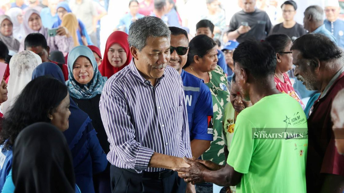 Foreign Minister Mohamad Hasan pledges loyalty to PM, signals willingness to resign if requested