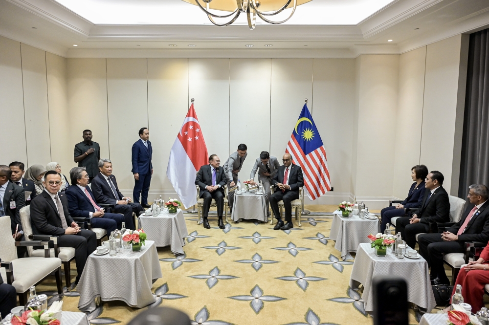 Singapore President Halimah Holds Substantive Talks with PM Anwar During State Visit