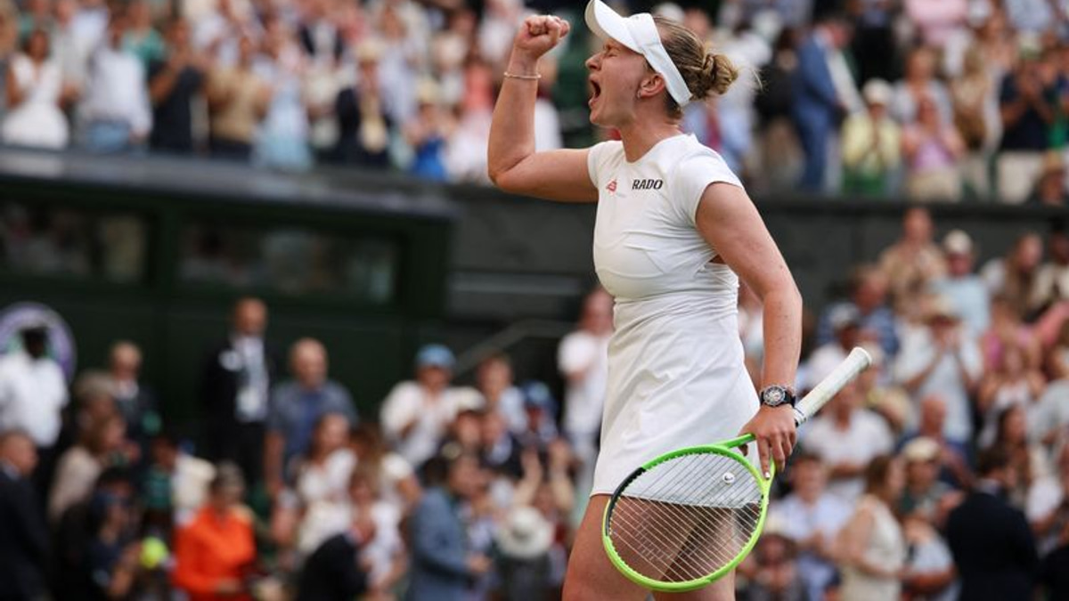 Krejcikova Survives Andreeva Scare to Reach Wimbledon Third Round