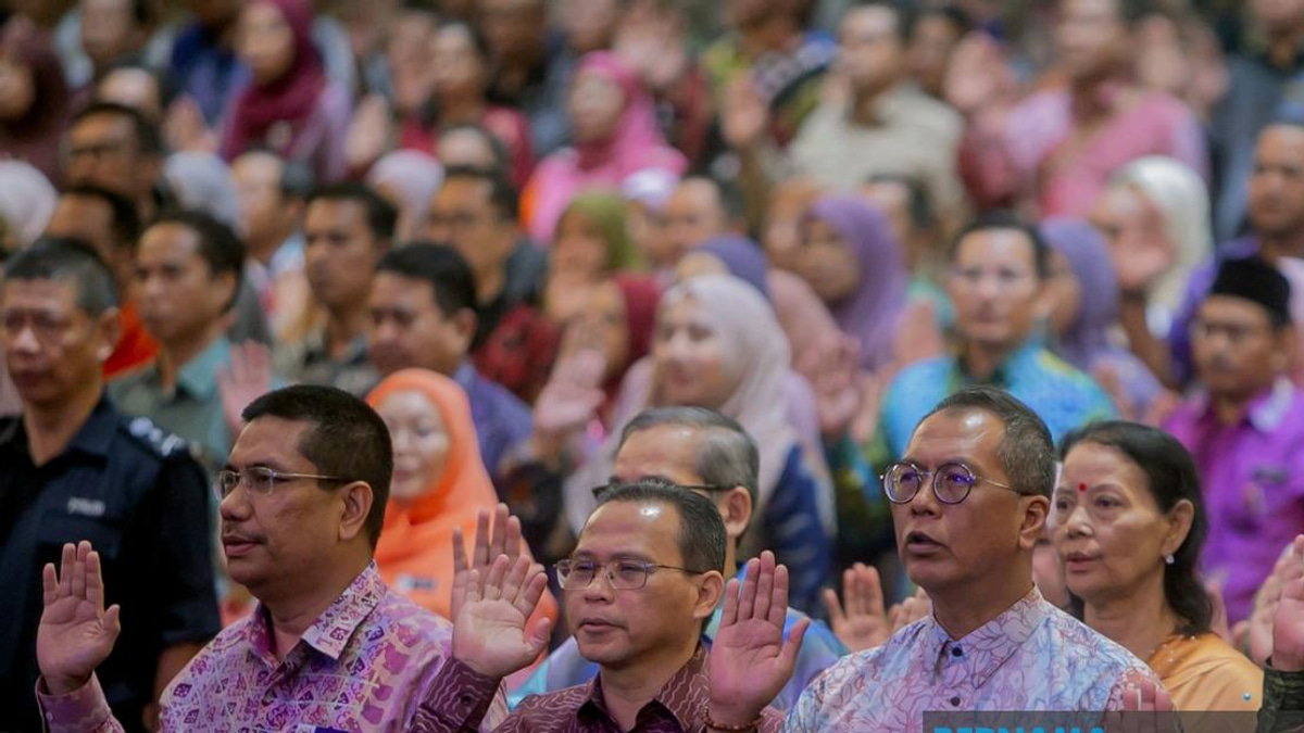 Civil Service Excellence Critical to Malaysia's Development Agenda, Says PM Anwar