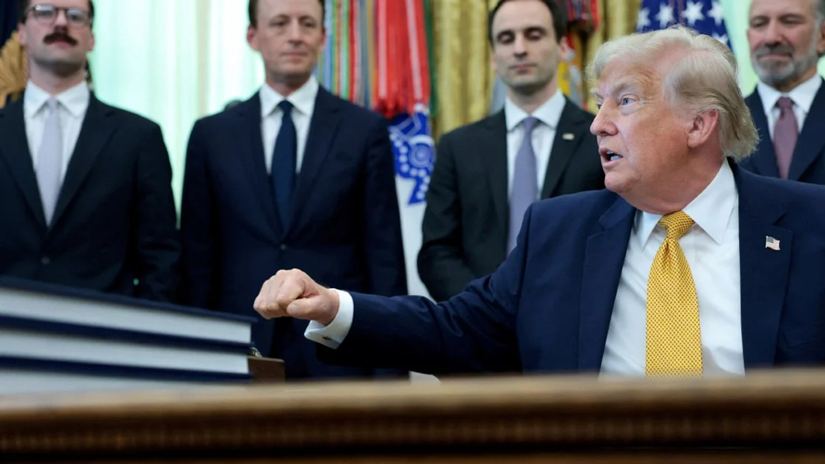 Two more arrested over alleged plan to attack White House during Trump UFC event