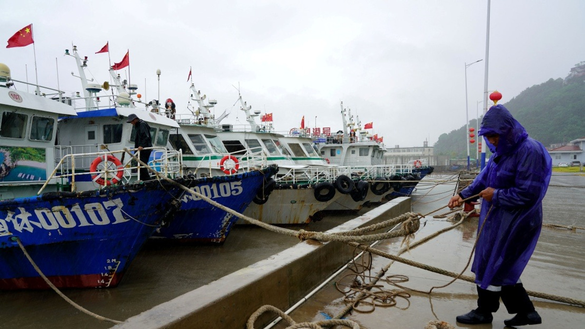 Zhejiang Steps Up Typhoon Preparedness As Dolphin Bears Down on Eastern China