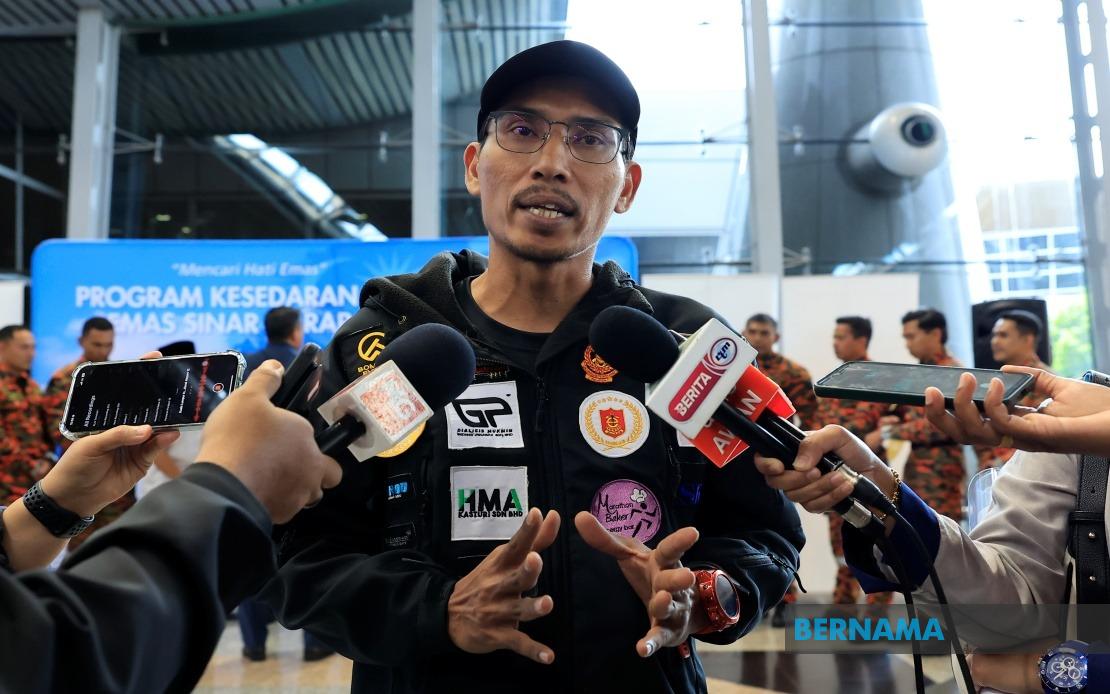 Family of Missing Malaysian Firefighter Maintains Hope as Search Continues in Nepal
