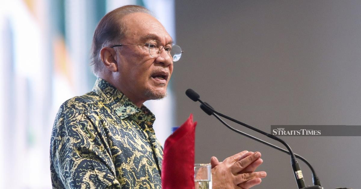 Anwar Calls on Malaysian Youth to Spurn Division, Work with Government