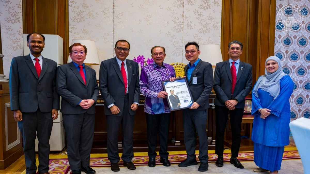 PM Anwar Prioritizes AI and Professional Talent Development in BIM Talks