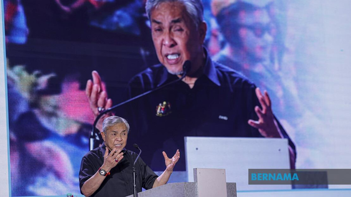 Ahmad Zahid Orders KEMAS To Convert Key Posts To Permanent Positions