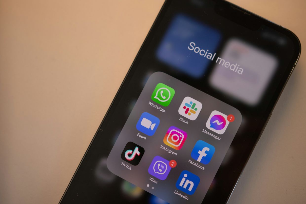 France's Constitutional Court Strikes Down Under-15 Social Media Ban, Demanding Legal Overhaul