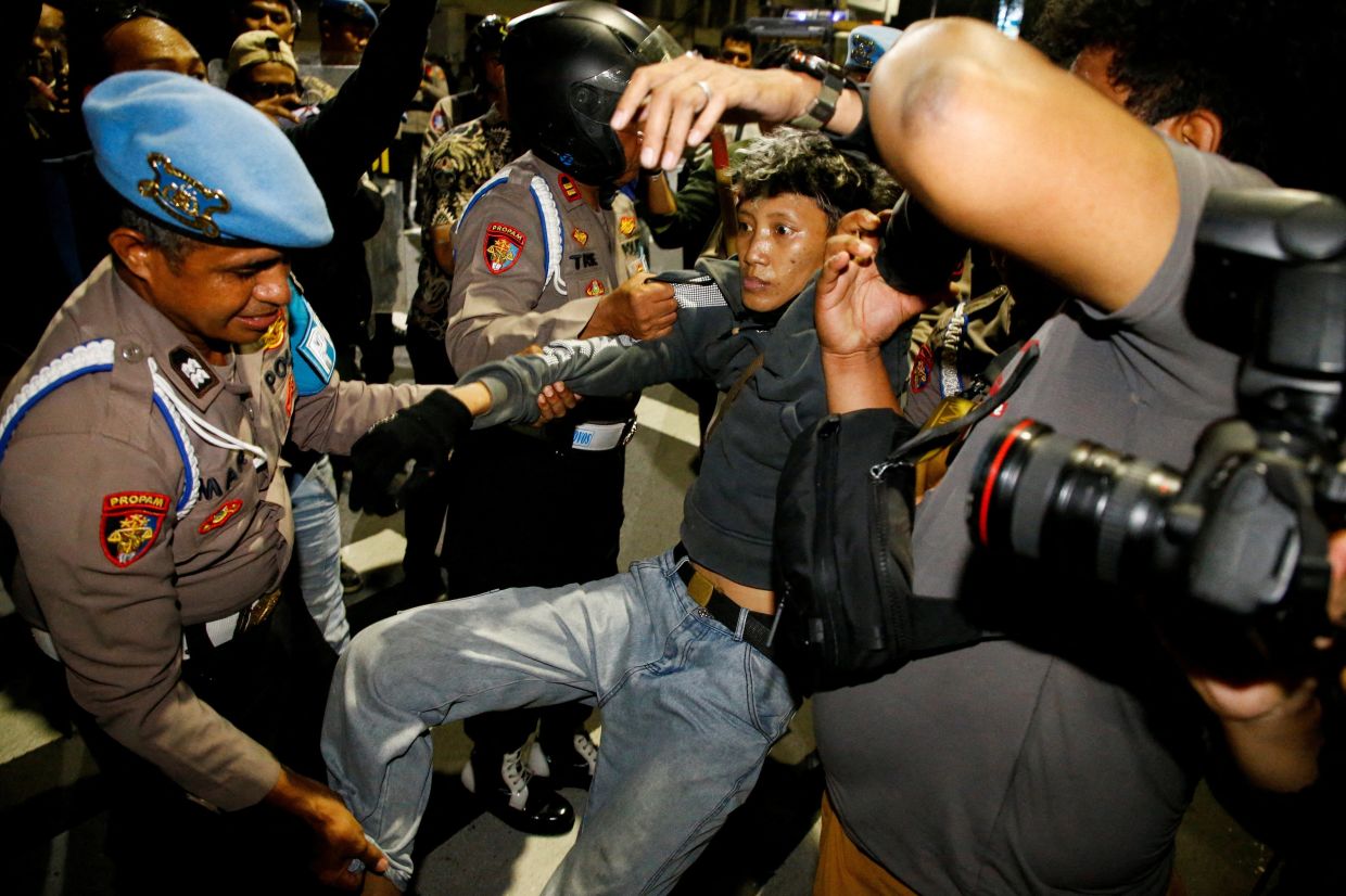 Indonesia Charges Four Protesters After Surabaya Anti-Government Rally