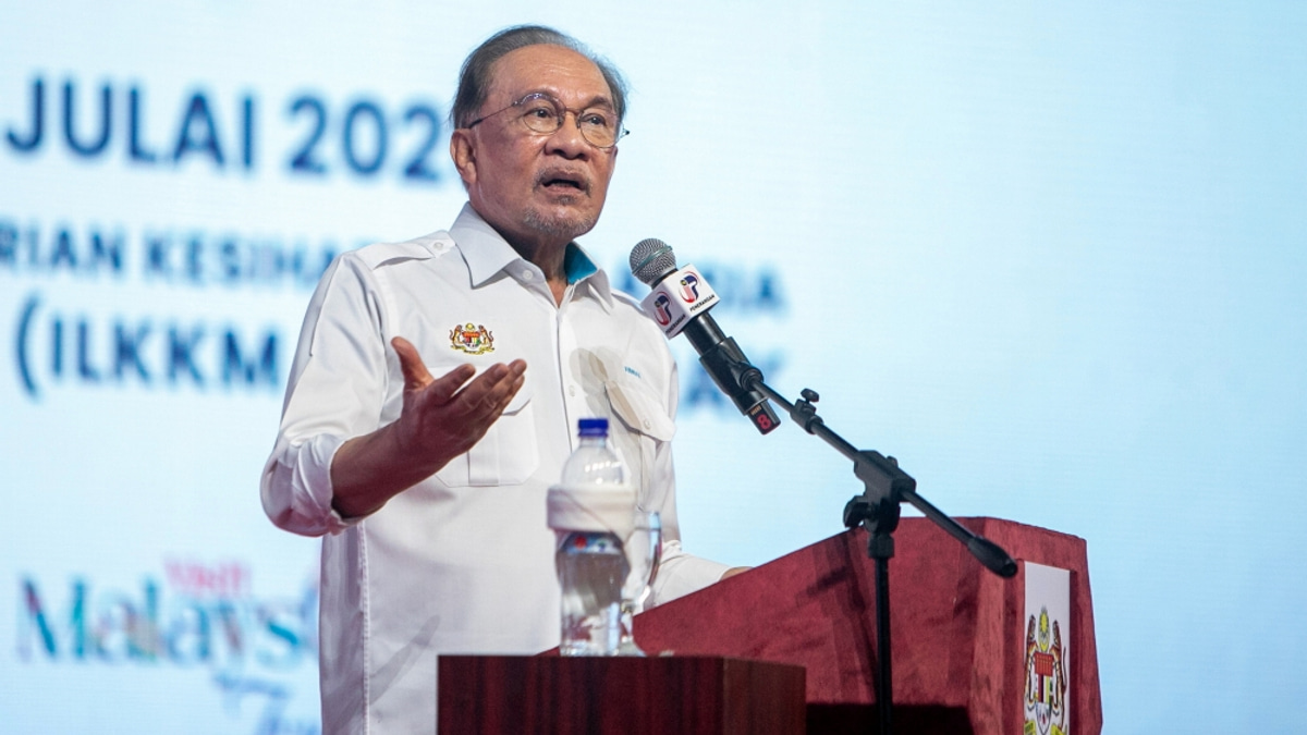 Anwar Defends Fuel Subsidy Model Amid Fiscal Concerns