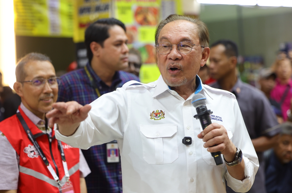 Anwar intensifies Negeri Sembilan push as campaign enters final stretch with relentless schedule