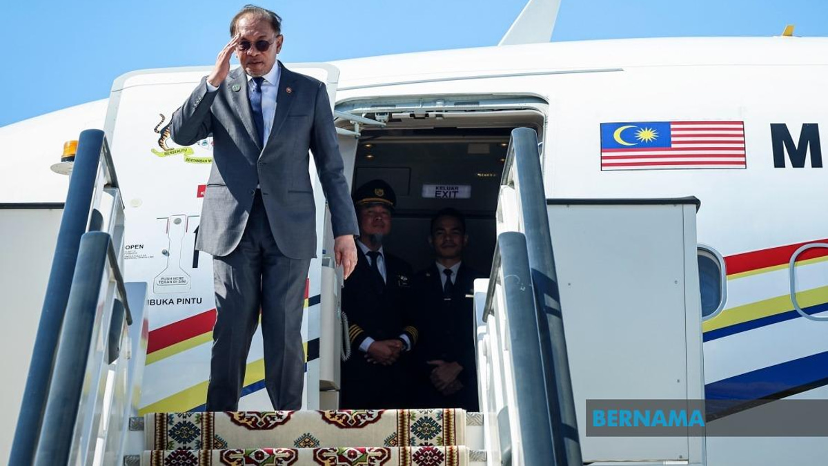 Anwar Returns from Turkmenistan to Lead Penang Events, Awards Media Excellence