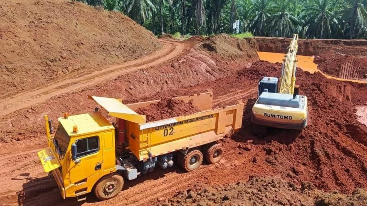 Nine Detained Following Major Bauxite Smuggling Bust in Pahang; Assets Worth RM3.75 Million Seized