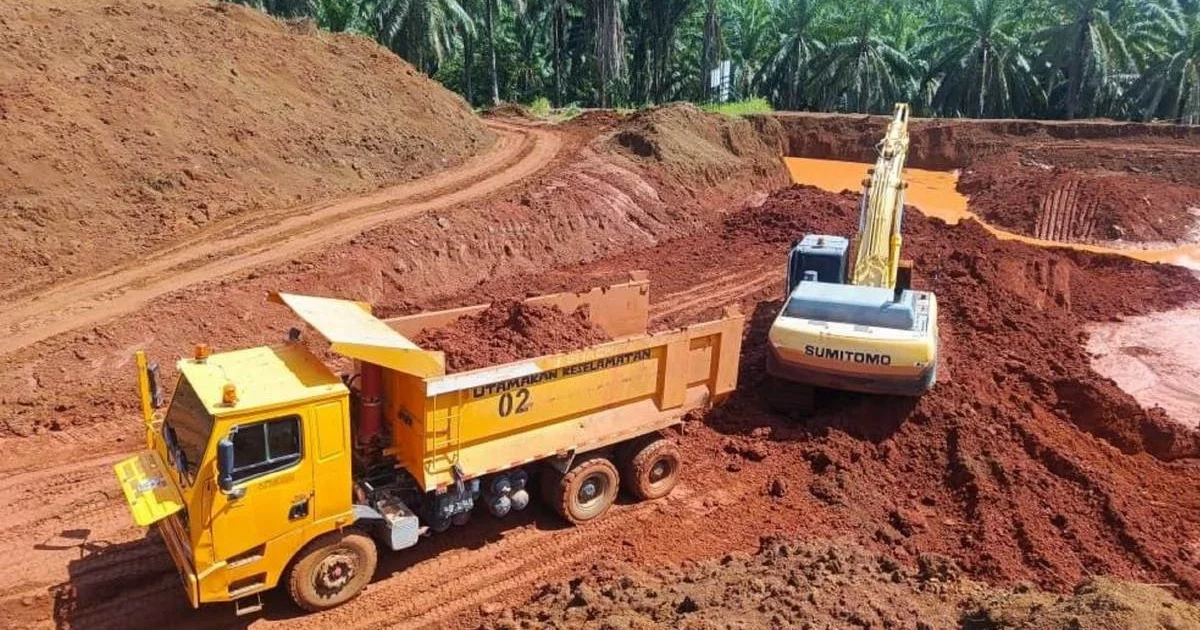 Nine Detained Following Major Bauxite Smuggling Bust in Pahang; Assets Worth RM3.75 Million Seized