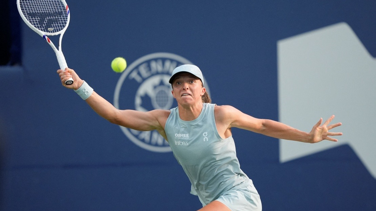 Swiatek Ends 11-Month Title Drought with Commanding Toronto Victory