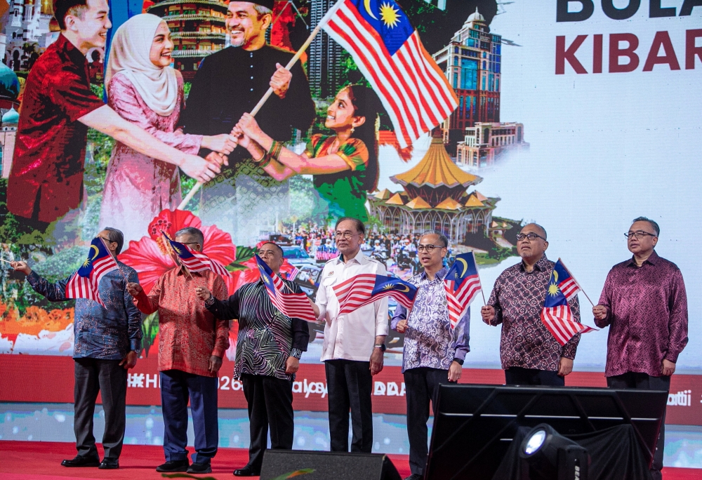 Anwar Calls on Youth to Honour Malaysia's Independence Legacy