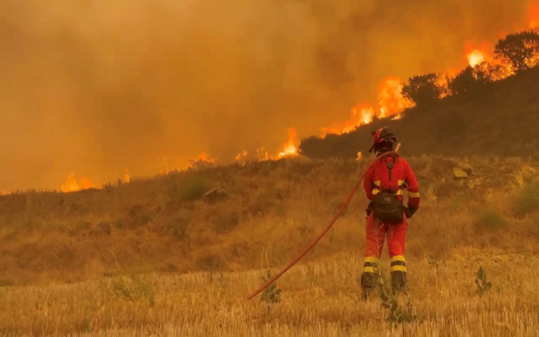 Spain Battles Massive Wildfire in Zaragoza as 1,100 Evacuated
