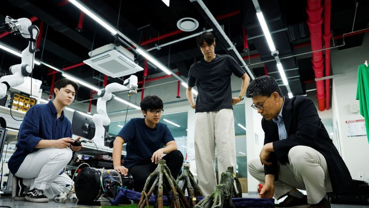 South Korean and US Scientists Develop Robotic Clothing That Dresses Itself Without Hands