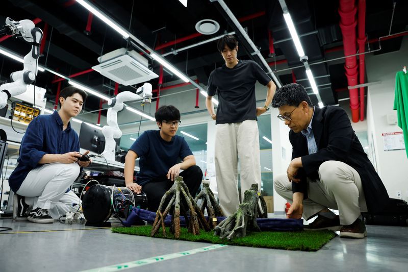 South Korean and US Scientists Develop Robotic Clothing That Dresses Itself Without Hands