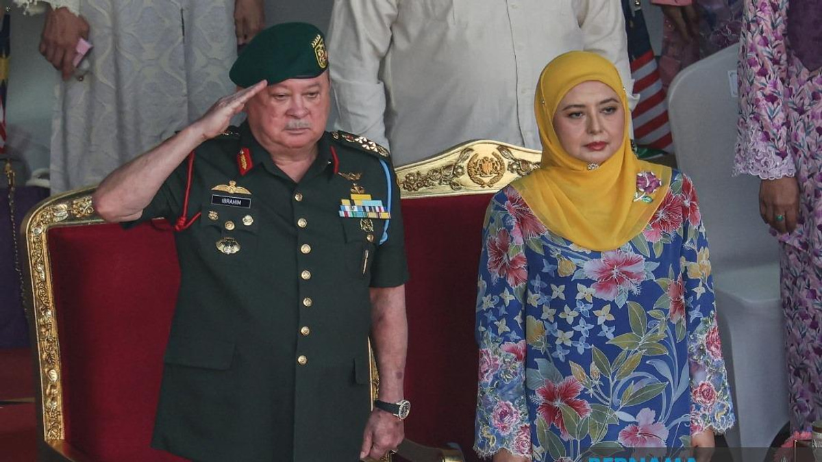 Patriotic Fervour Marks Malaysia's 69th Merdeka Celebration at Dataran Putrajaya