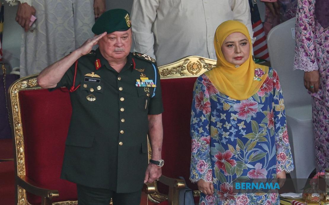 Patriotic Fervour Marks Malaysia's 69th Merdeka Celebration at Dataran Putrajaya