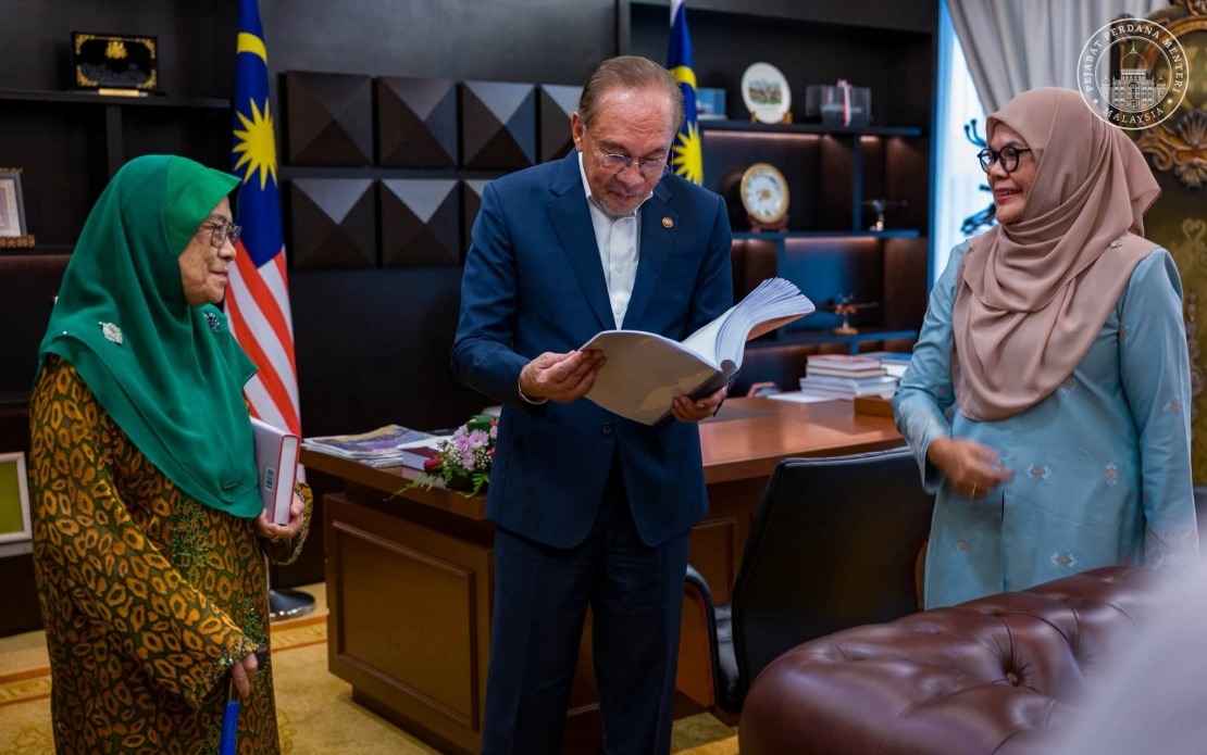 Anwar's New Book Aims to Preserve His Political Philosophy for Coming Generations