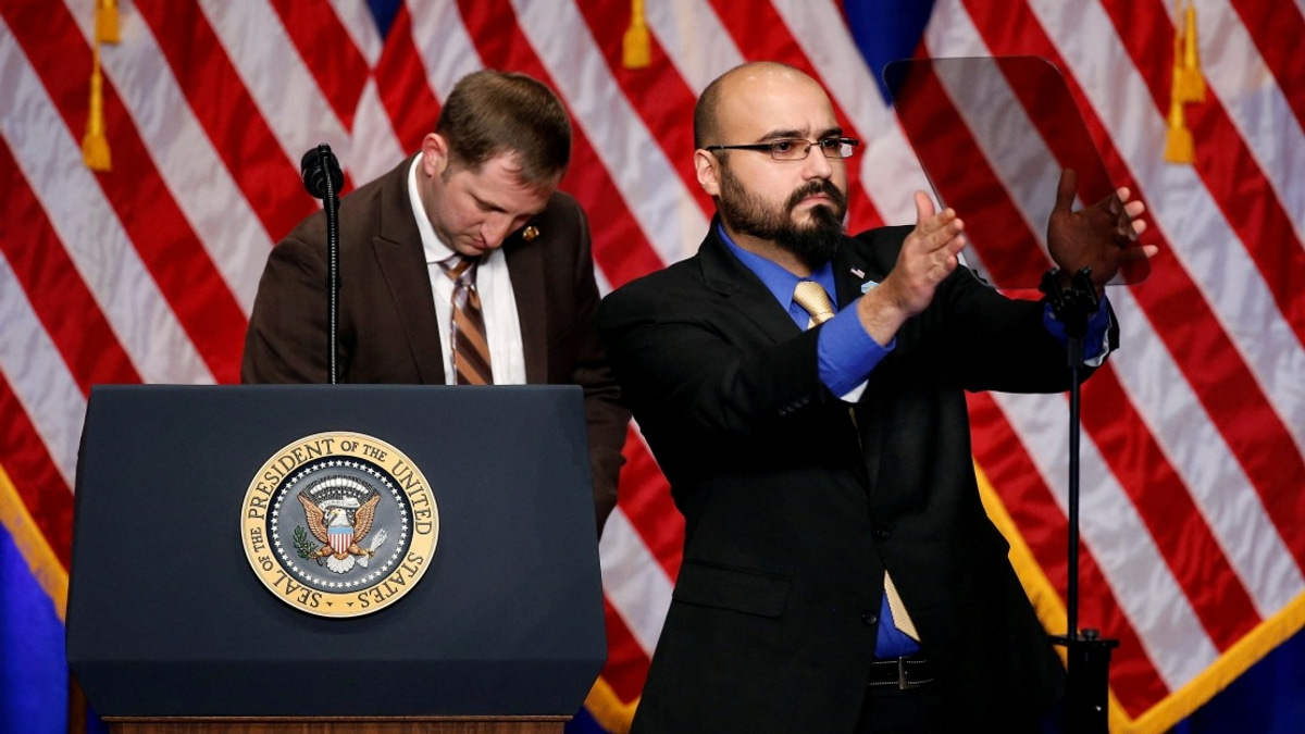 White House Suspends Trump's Teleprompter Operator Over Alleged Betting Scheme