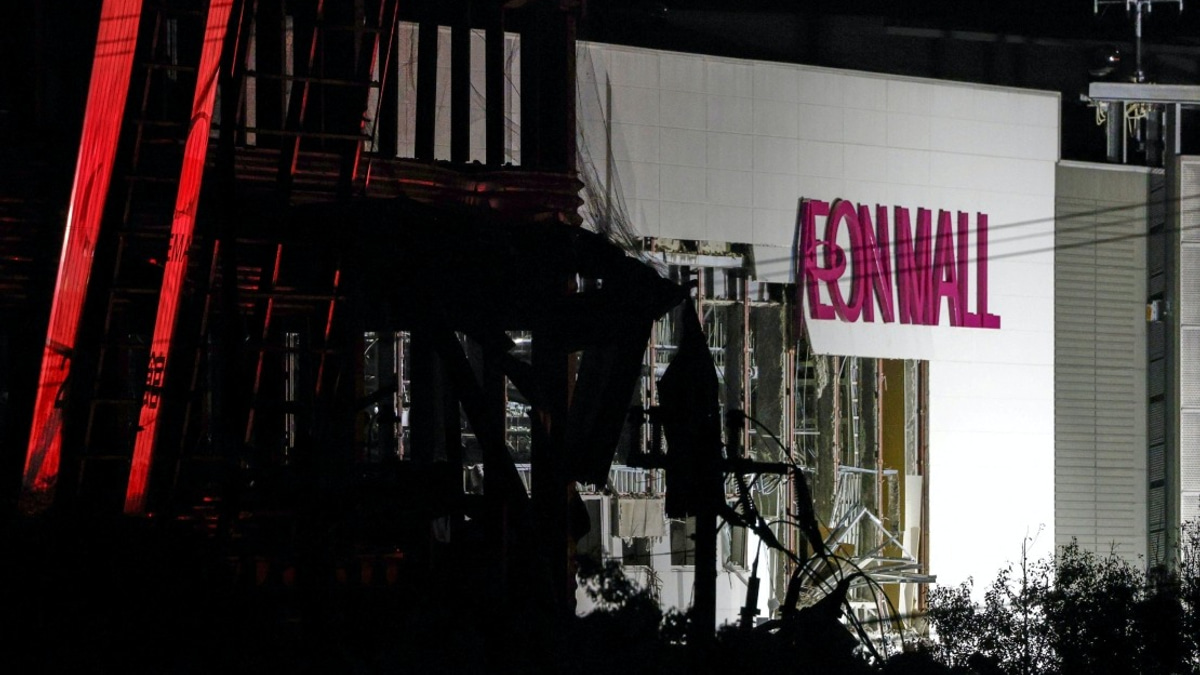 Search Continues For 20-30 Missing Staff After Explosion At Kumamoto Shopping Mall