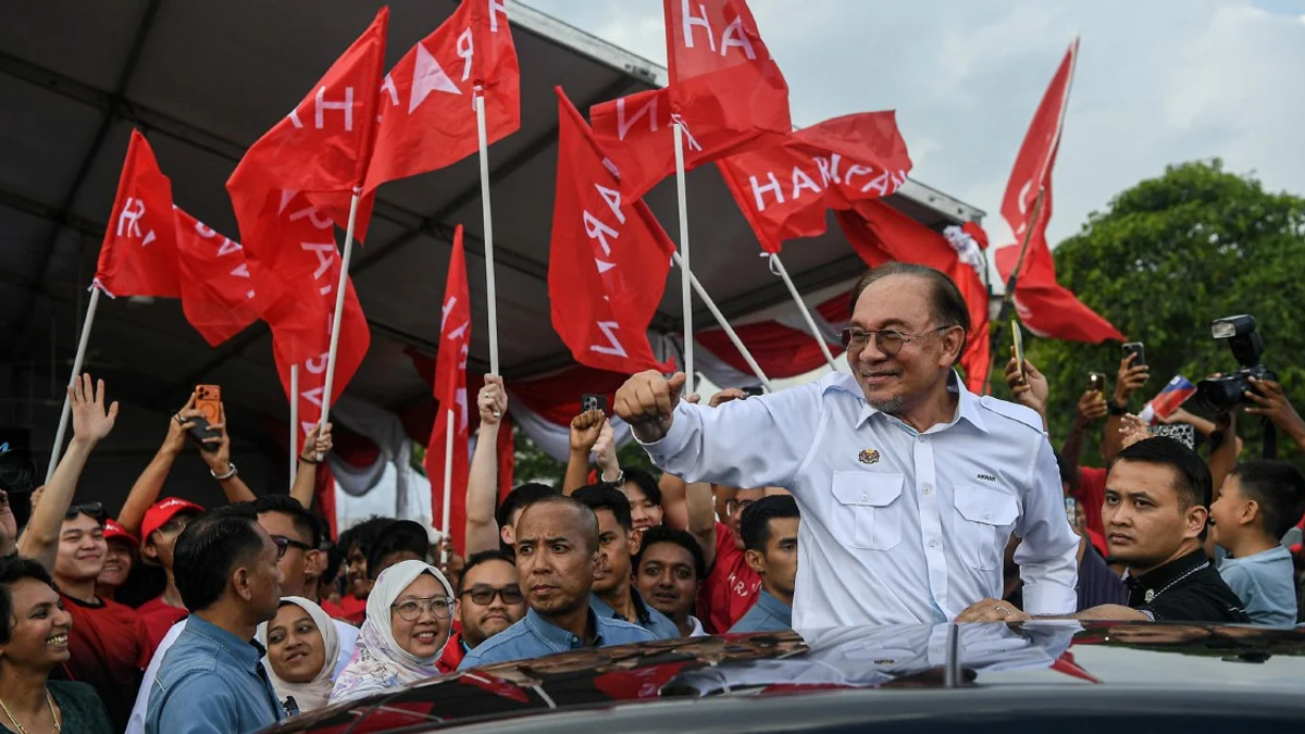 Anwar Urges Coalition Partners to Respect Electoral Outcomes and Stop Undermining DAP
