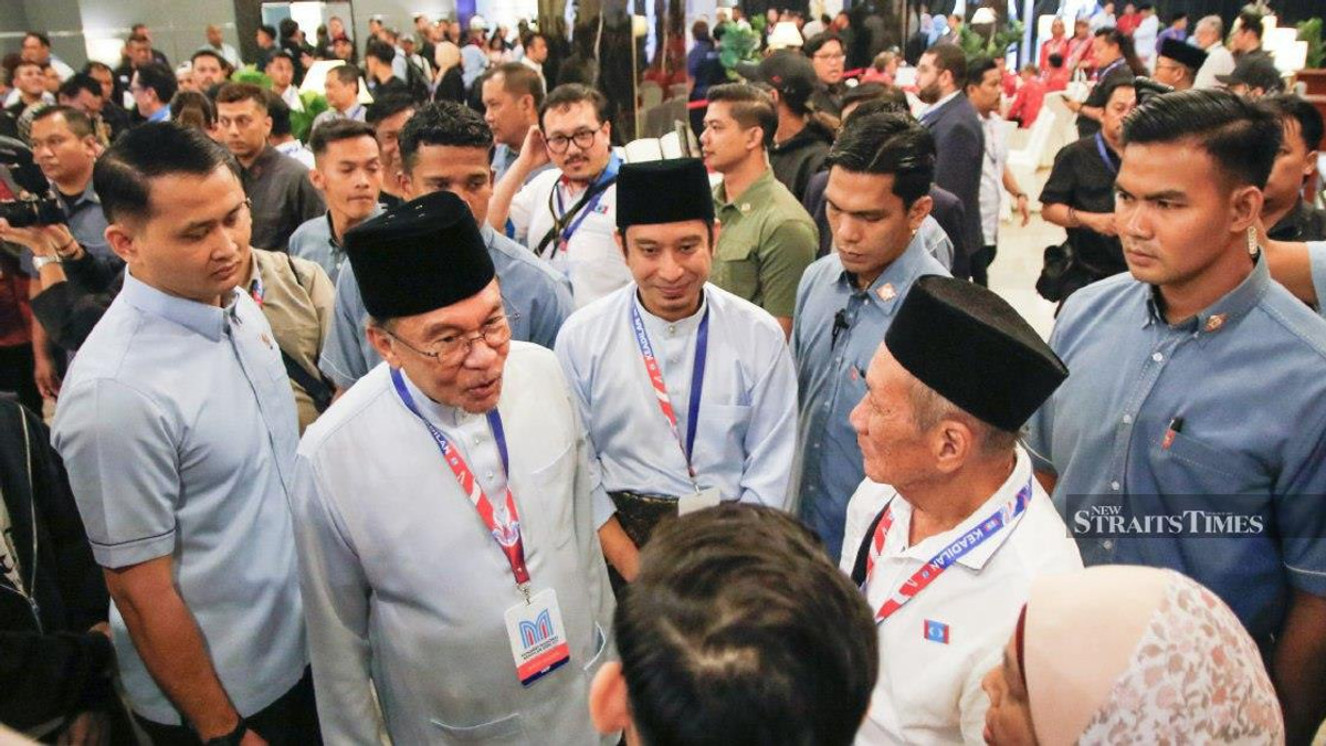 Anwar dismisses friction with Zahid, affirms strong working relationship
