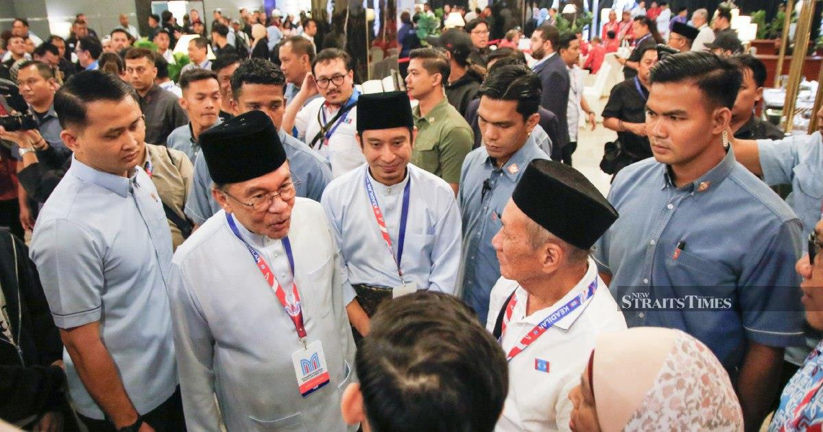 Anwar dismisses friction with Zahid, affirms strong working relationship