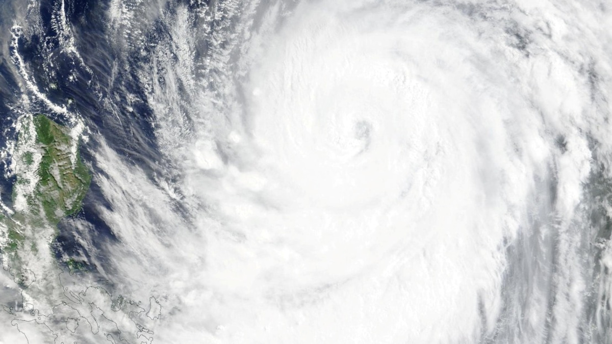 Typhoon Bavi Intensifies as It Bears Down on Taiwan