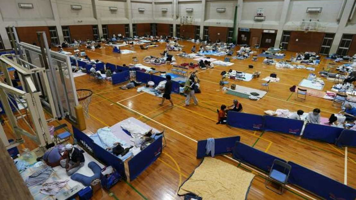 Japan's Kumamoto Prefecture Struggles With Aftermath of Devastating 7.1 Magnitude Quake