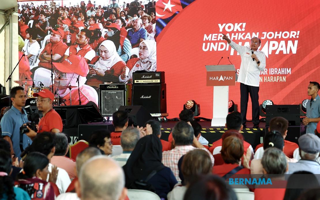 Anwar Urges Political Rivals to Drop Najib Release as Campaign Issue in Johor Poll