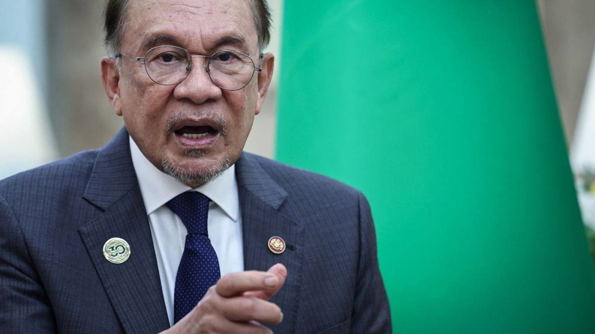 PM Anwar Pays Tribute to Pioneering Islamic Scholar John L. Esposito