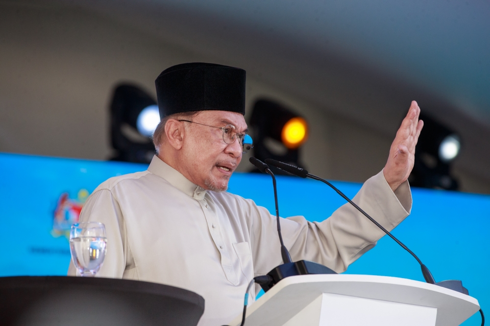 PM Anwar Says KWAP Duped in RM200m eFishery Deal Despite Proper Checks