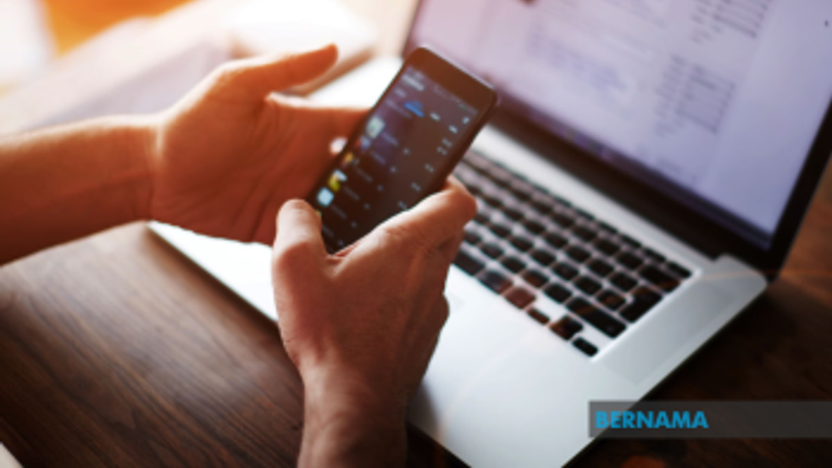 Malaysia's Digital Paradox: 98% Use Online Services Daily Despite Rising Security Fears