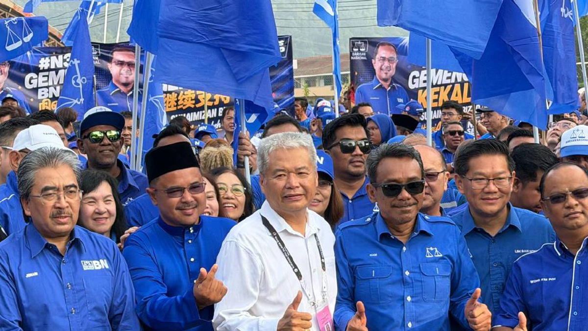 Senior Umno Figures Rally Behind Barisan Nasional Candidates at Tampin Nomination