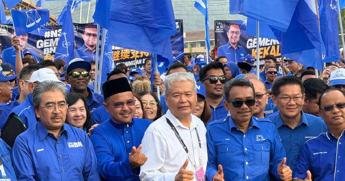 Senior Umno Figures Rally Behind Barisan Nasional Candidates at Tampin Nomination