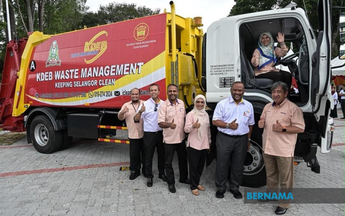 KDEBWM Deploys 33 New Waste Trucks to Enhance Hulu Selangor Services